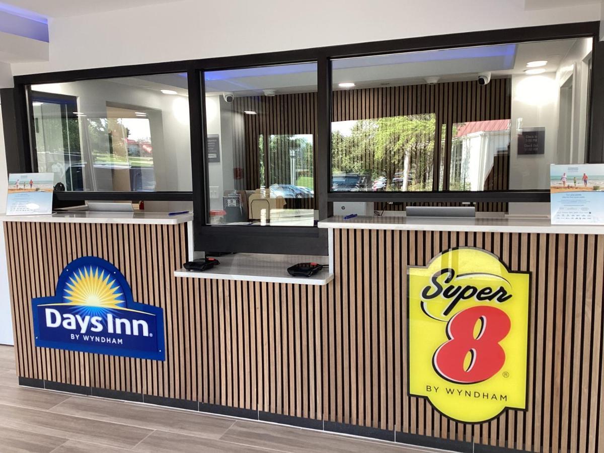 Super 8 By Wyndham Baltimore Northwest Hotell Exteriör bild