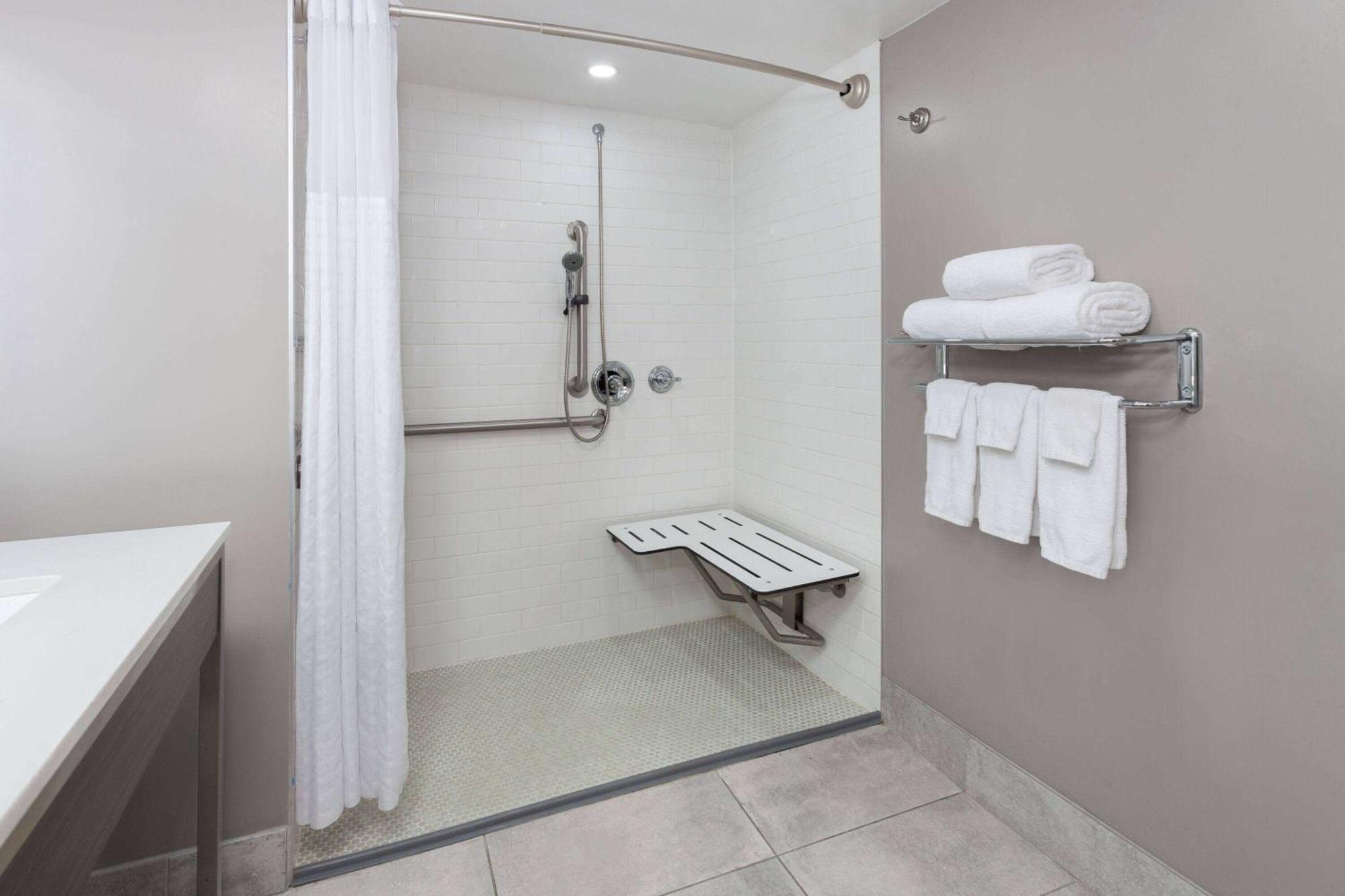 Super 8 By Wyndham Baltimore Northwest Windsor Mill Exteriör bild