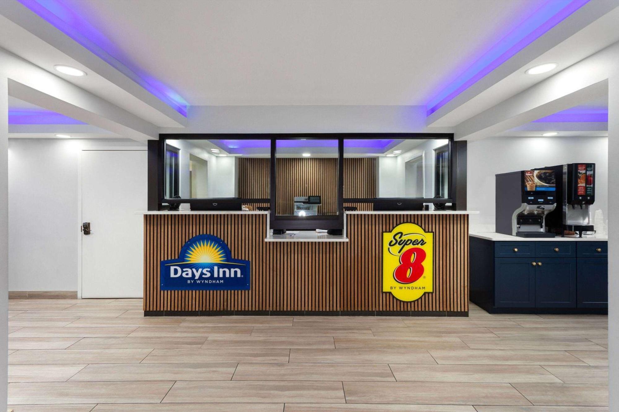 Super 8 By Wyndham Baltimore Northwest Windsor Mill Exteriör bild