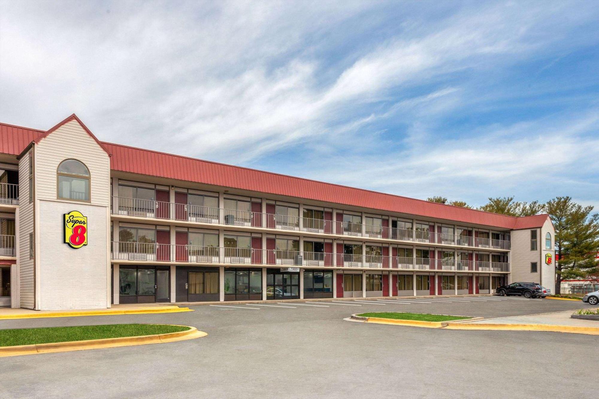 Super 8 By Wyndham Baltimore Northwest Windsor Mill Exteriör bild