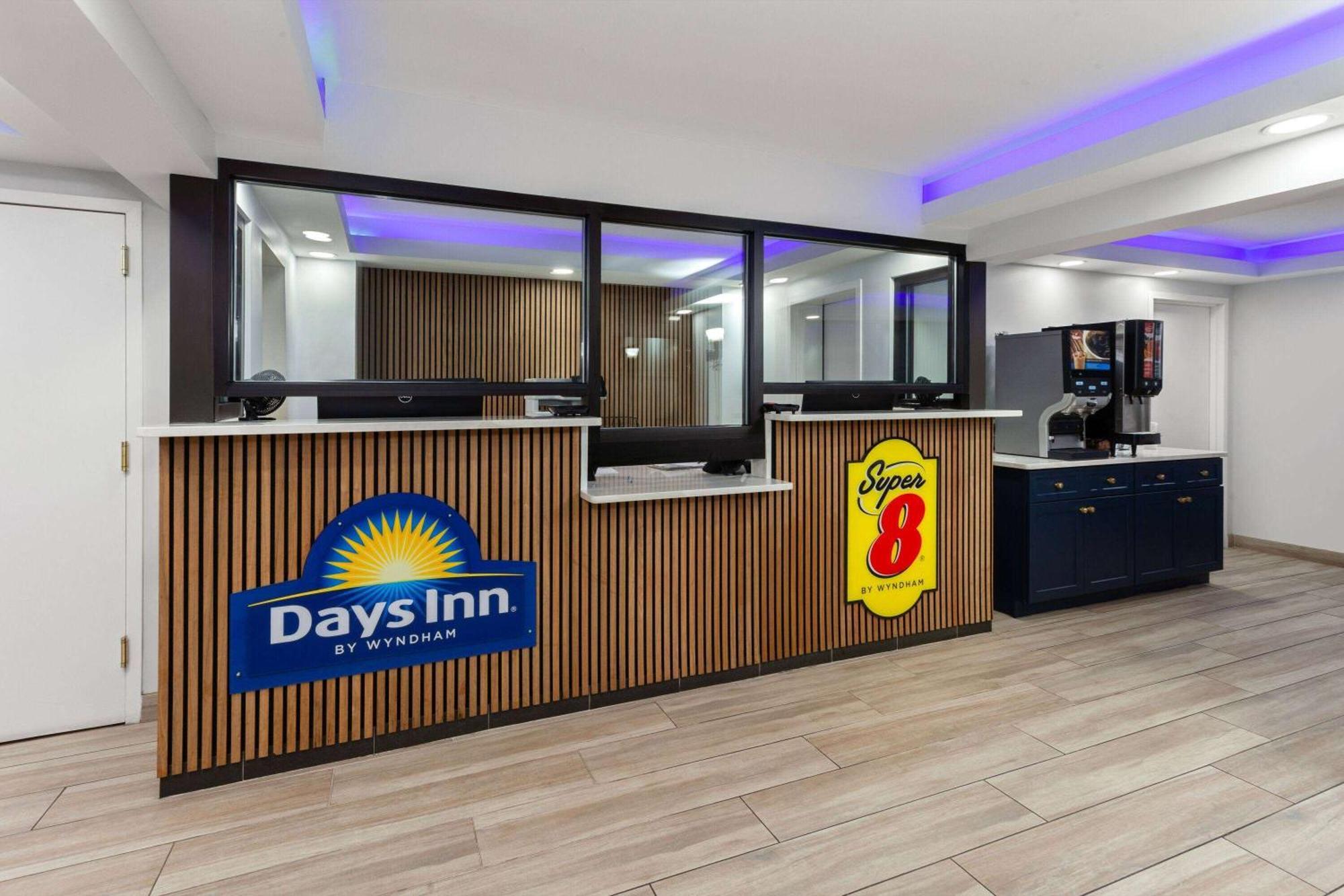 Super 8 By Wyndham Baltimore Northwest Windsor Mill Exteriör bild